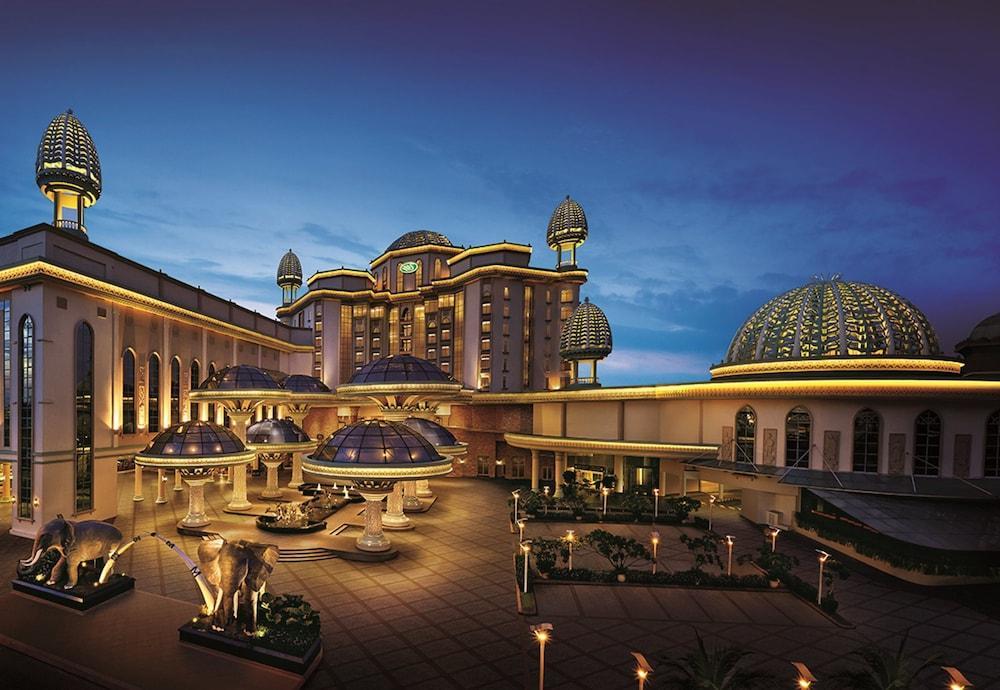 Sunway Resort Hotel Petaling Jaya Exterior foto The Palace of the Golden Horses