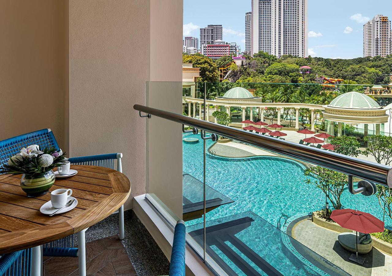 Sunway Resort Hotel Petaling Jaya Exterior foto The pool at the Shangri-La Kuala Lumpur