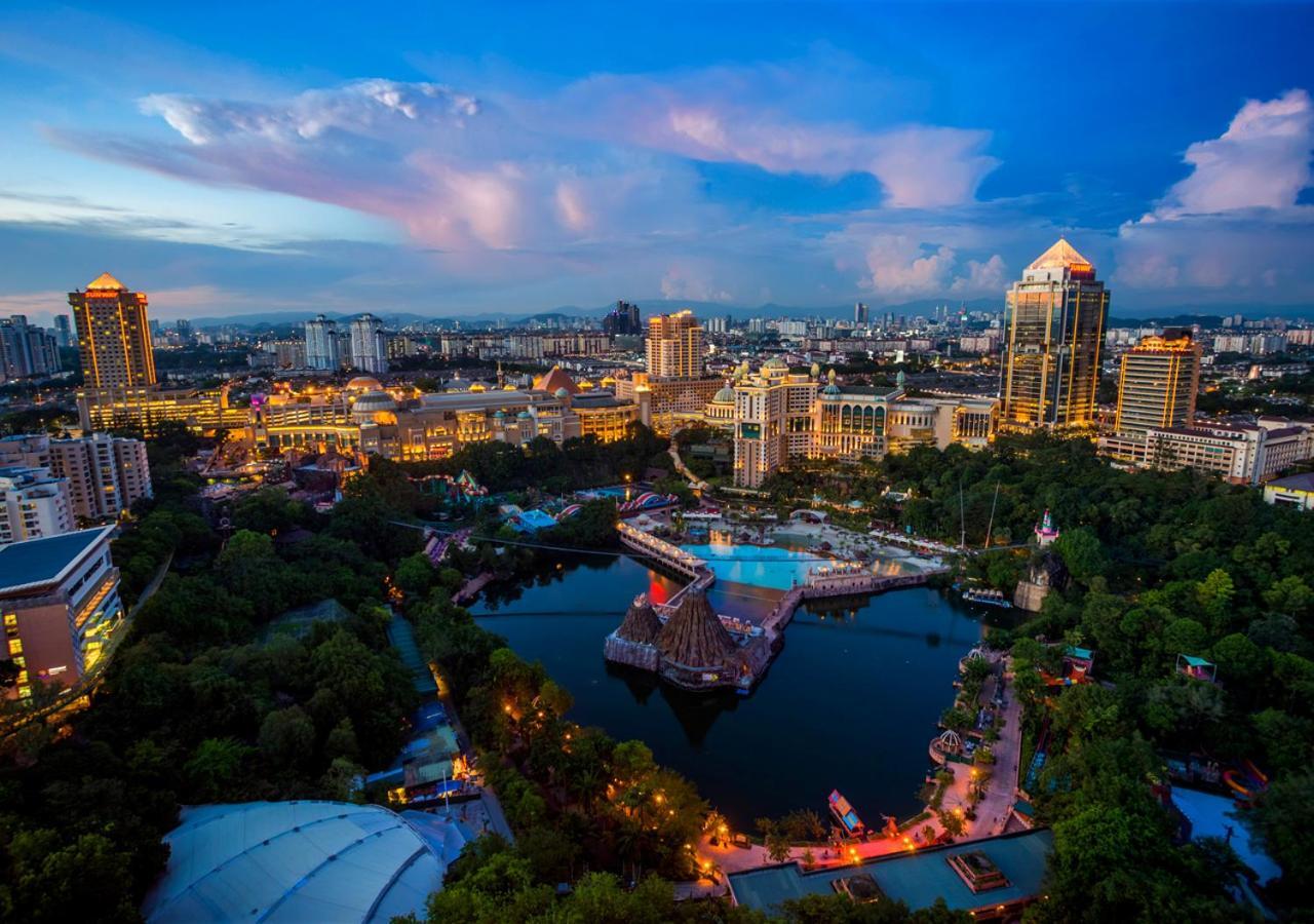 Sunway Resort Hotel Petaling Jaya Exterior foto Putrajaya skyline