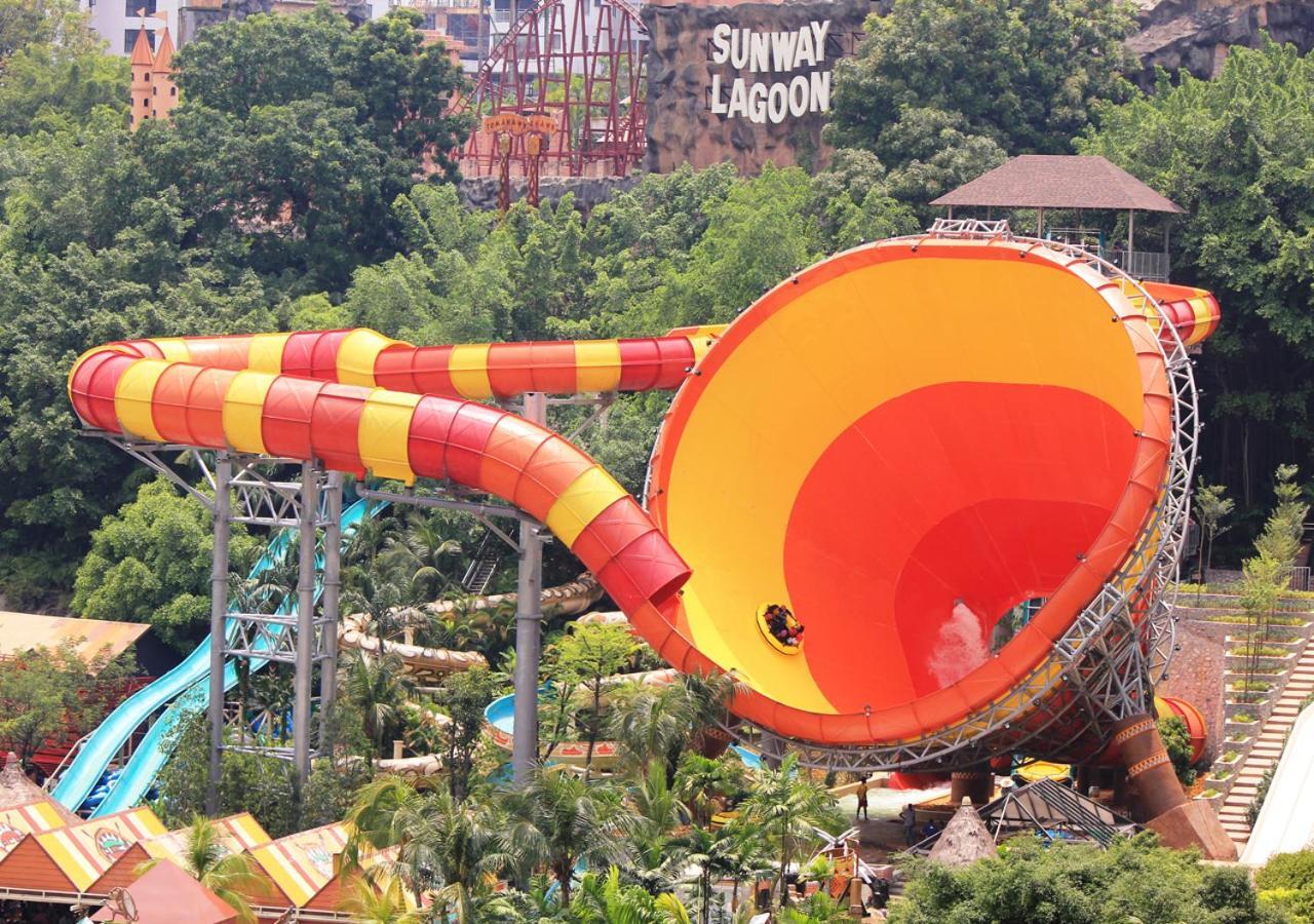 Sunway Resort Hotel Petaling Jaya Exterior foto The Tornado slide